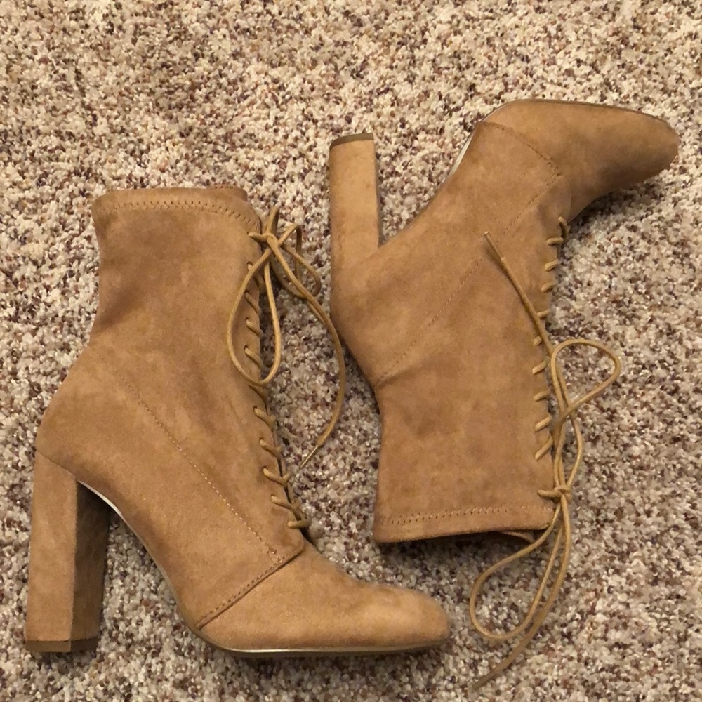 Steve Madden Elley Boots size 6 with lace-up front